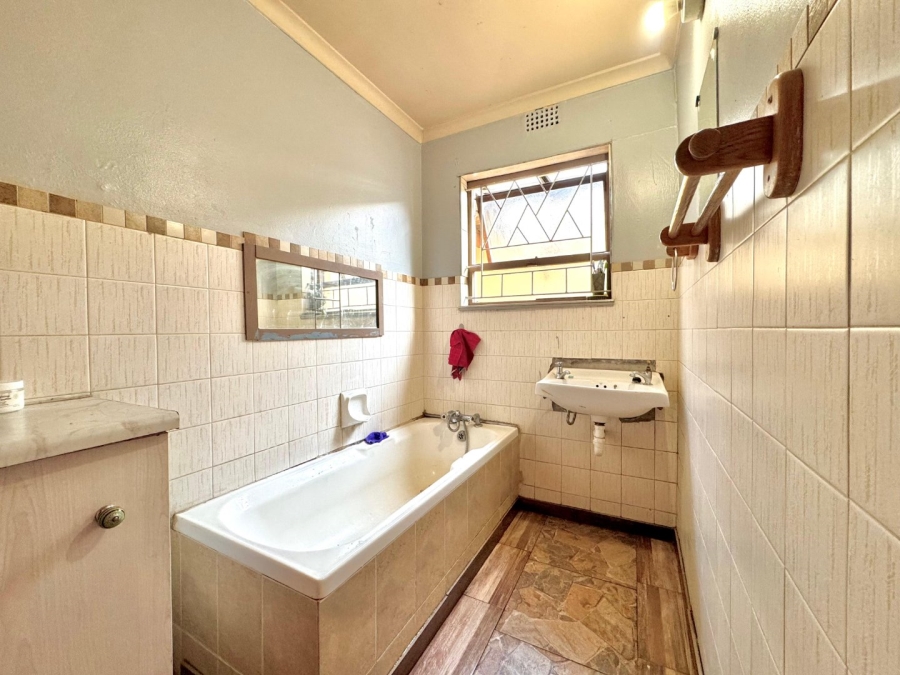 To Let 3 Bedroom Property for Rent in Strandfontein Village Western Cape